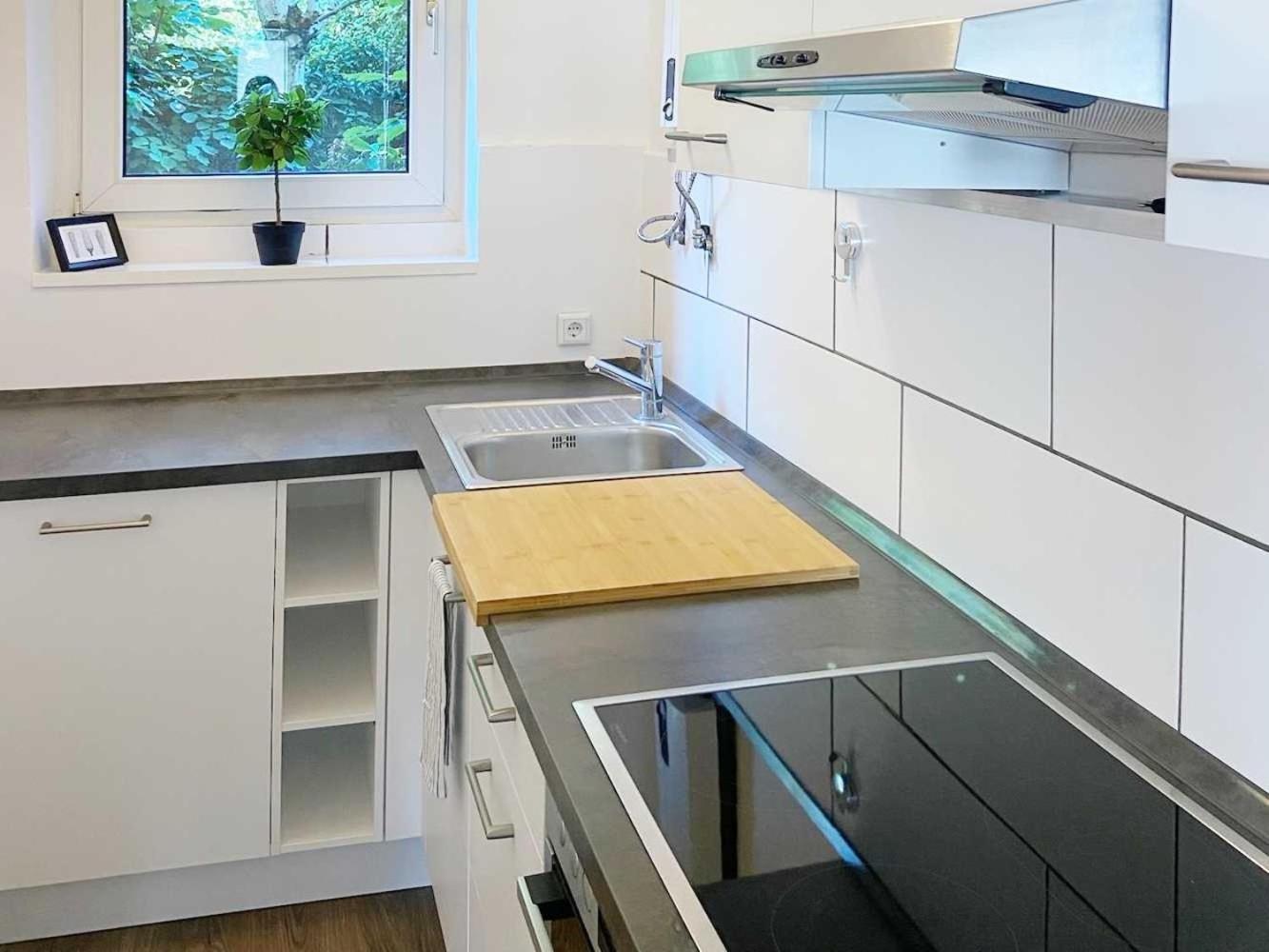Apartment Modern & Chic With Terrace Or Balcony Neuss